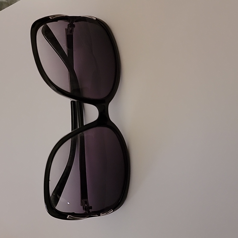 Steven Madden Sunglasses Black and Gold, Good Condition